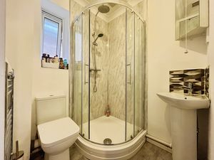 En suite- click for photo gallery